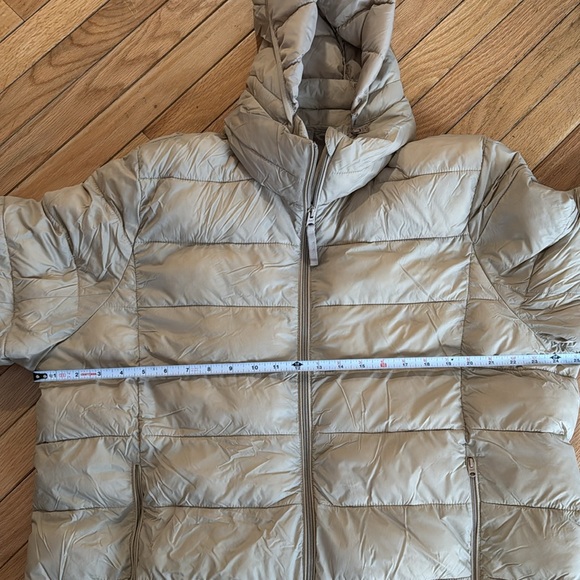 Abercrombie and Fitch Lightweight Packable Puffer in Tan Size XL - Picture 7 of 7